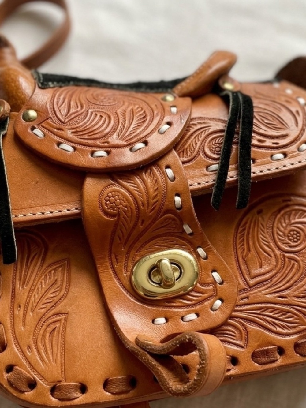 Vintage Hand-Tooled Leather Western Horse Saddle Purse – Great Condition!